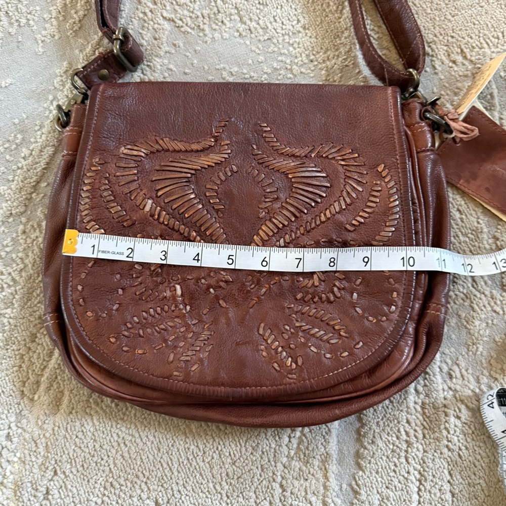 Old Trend Brown cognac leather crossbody bag tooled embossed Meadow Wind bag new - Picture 6 of 12